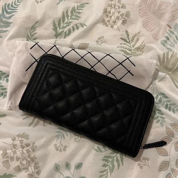 Source Unknown Black Quilted Zip Wallet - Picture 2 of 3